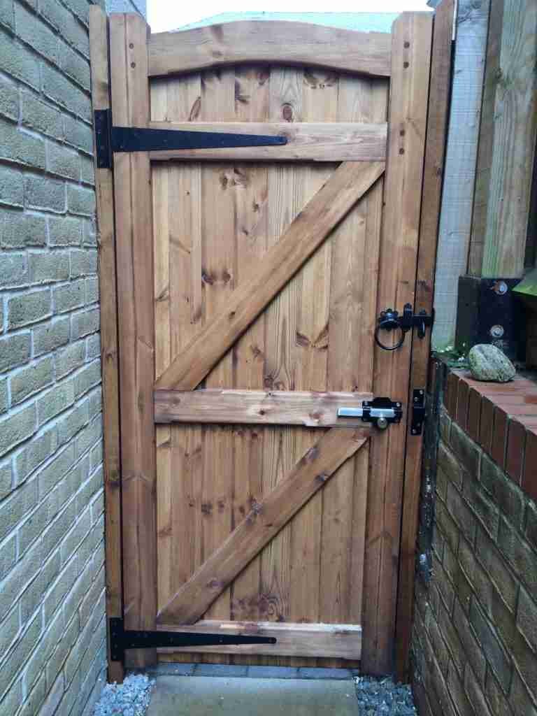 Side gate with hinges and Cays lock from the back Tarmec and Croft fencing and gates 01787 224848