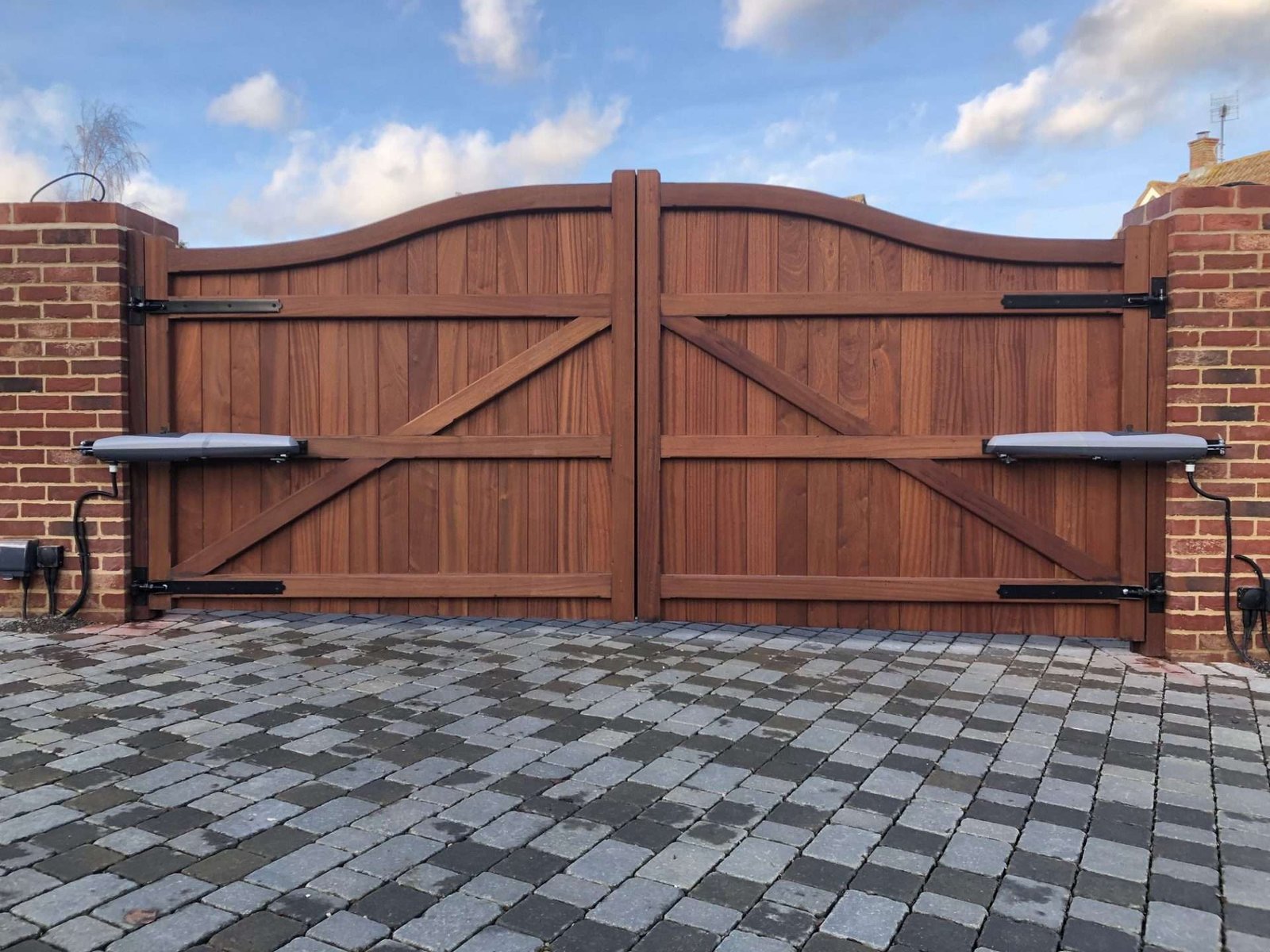 Bow top hardwood with Light Brown treatment