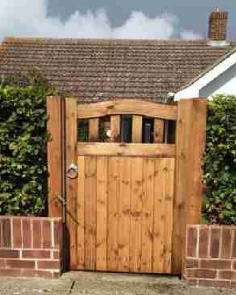 Colne valley side gate tarmec and croft fencing and gates 01787 224848