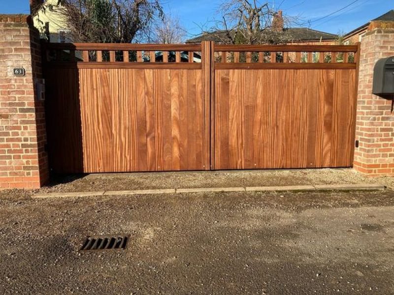 East Anglia hardwood driveway gates manufactured, supplied and fitted Tarmec and Croft 01787 224848