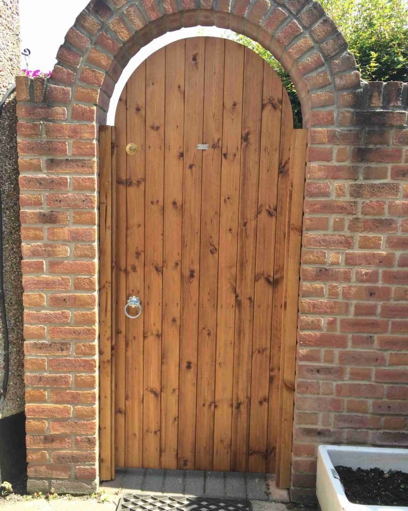 Halstead arch top gate to fit brick opening