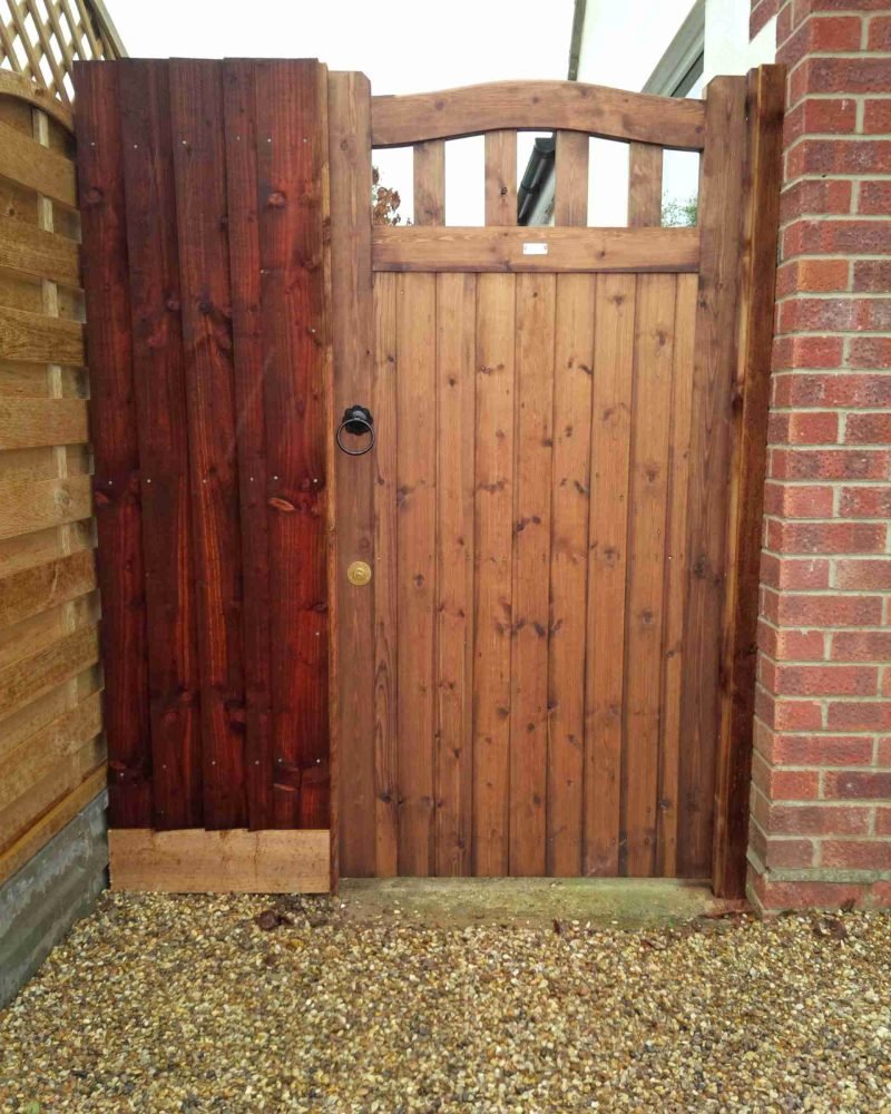 Made to Measure Side Gate Colne Valley tarmec and croft fencing and gates 01787 224848 Essex