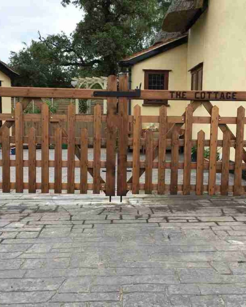 Maldon 5 bar gates in driveway 01787 224848