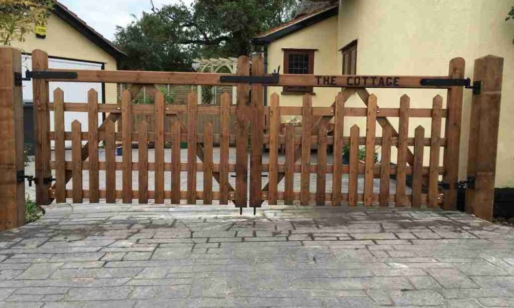 Maldon 5 bar gates in driveway 01787 224848