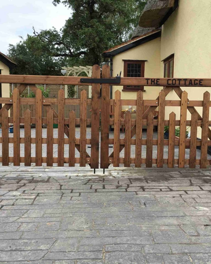 Maldon Field Gates Tarmec and Croft fencing and gates 01787 224848