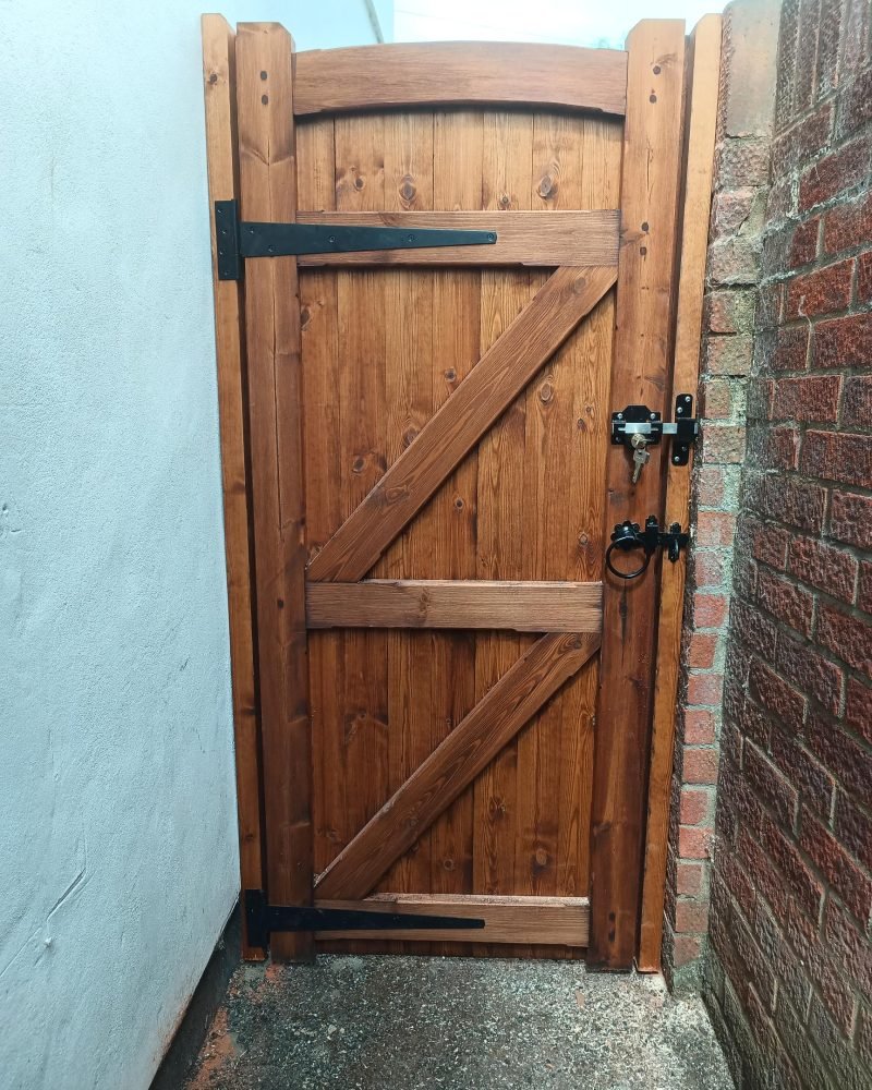 Sudbury arch toped gate from rear in light brown Scandinavian redwood