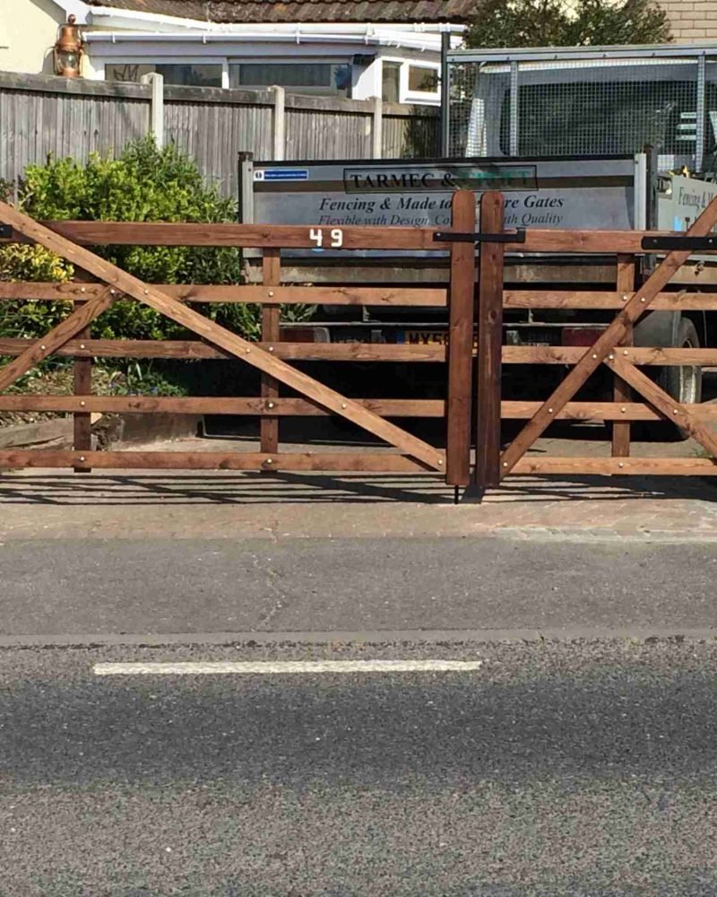 hook 5 bar gates - tarmec and croft fencing and gates ltd 01787 2224848