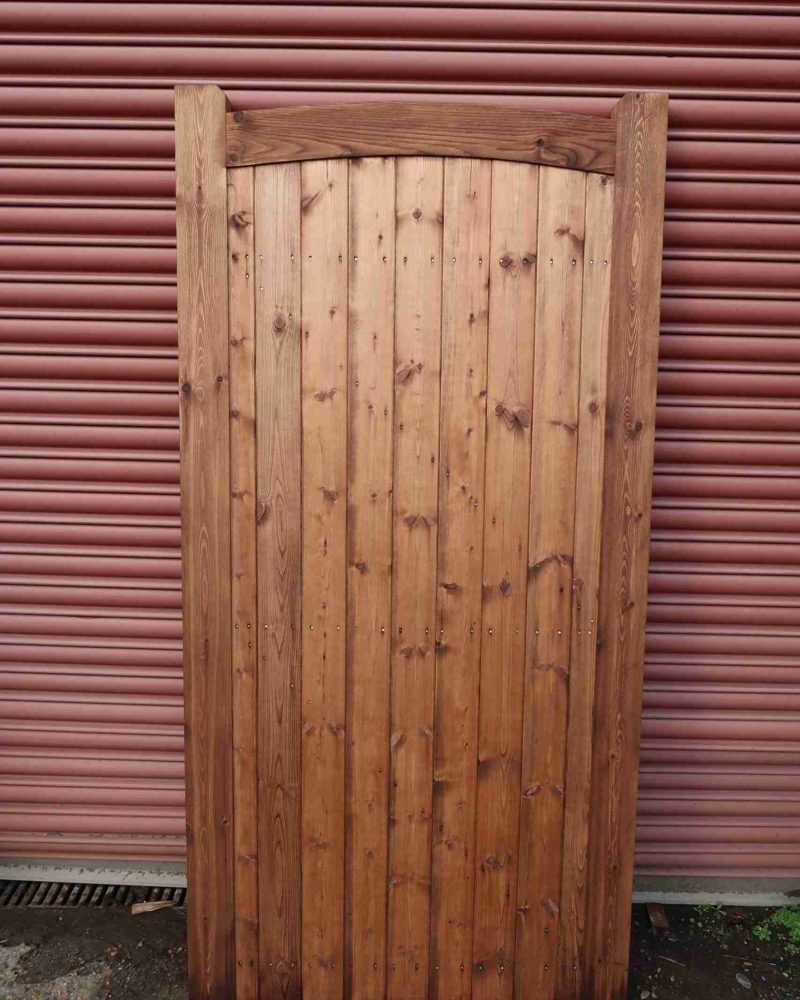 sudbury arch top side gate tarmec and croft fencing and gates 01787 224848